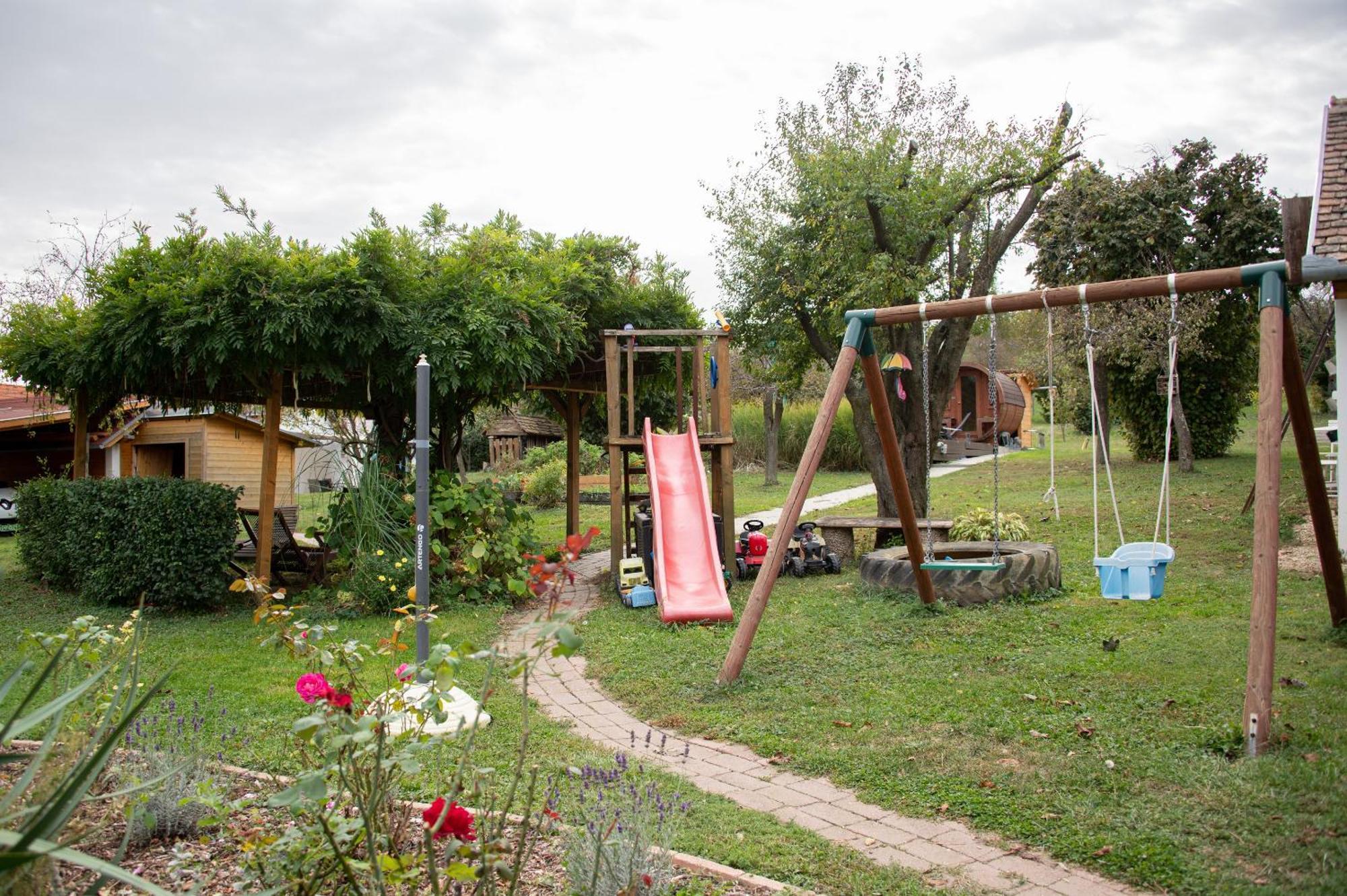 Rozmaring Vendégház Zengovarkony Exterior foto